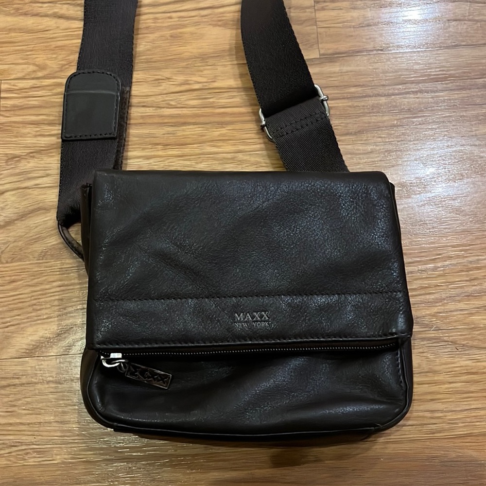 Maxx New York Bag cross body - fanny - over shoulder